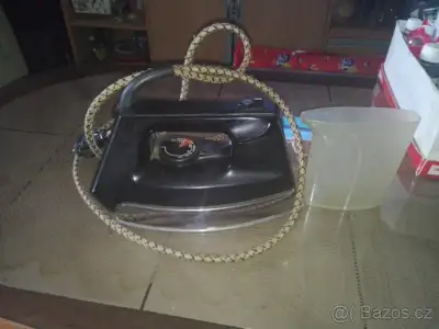 Tuto retro žehličku.