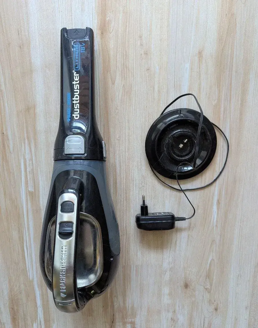 Ruční aku vysavač Black & Decker DV1810EL (18V Lithium)