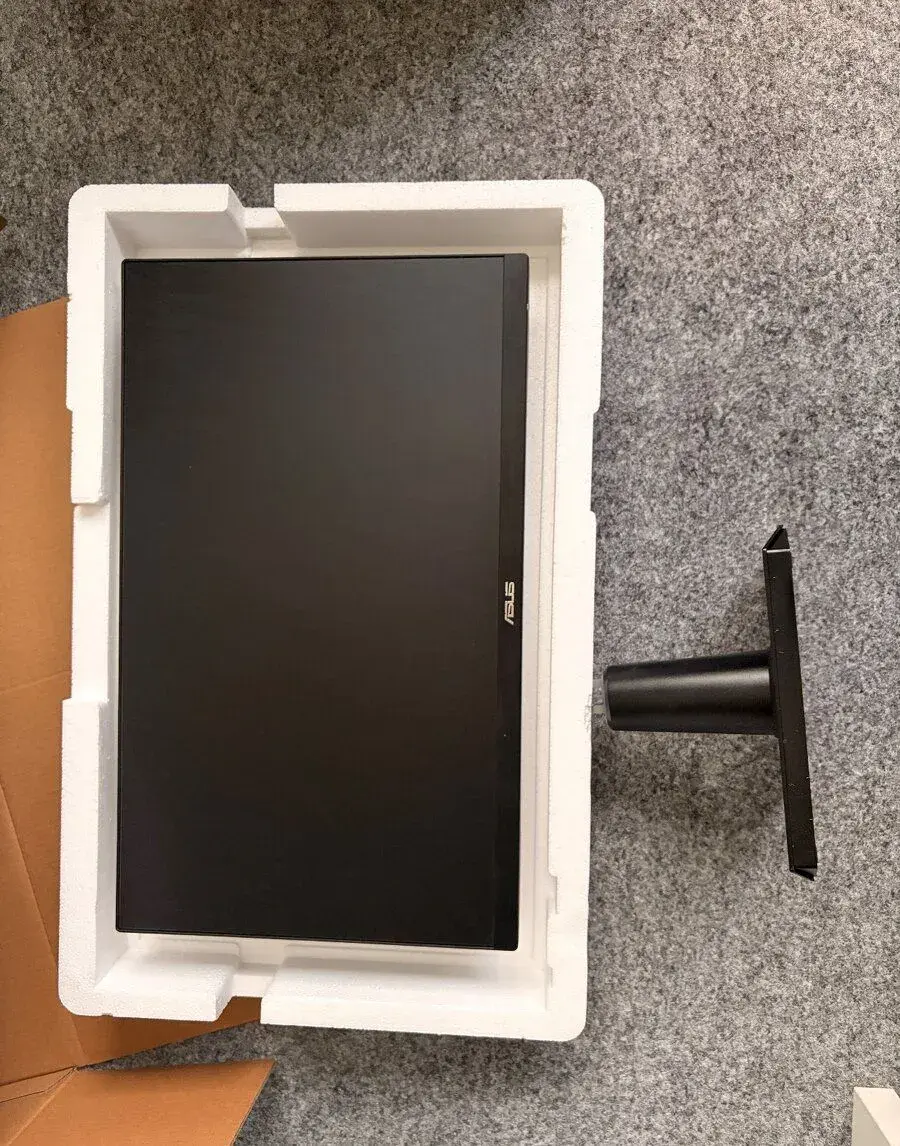 Asus VA24EHE 24” FHD