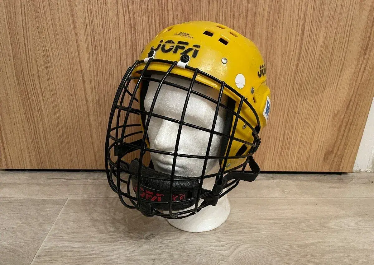 Brankářská retro helma Jofa