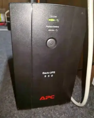 1x APC UPS 950, ups zdroj který to dostatečně podrží