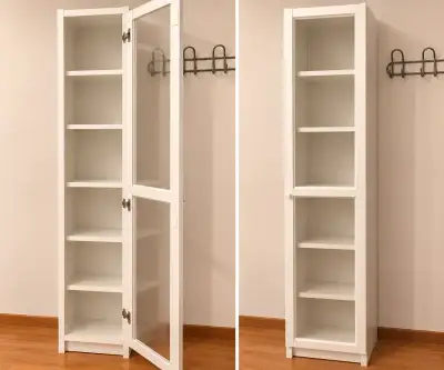 IKEA BILLY / OXBERG – bílá knihovna s prosklenými dveřmi