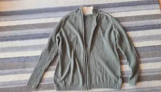 Zeleno béžový svetr se zipem ke krku spol C&A, vel. XL