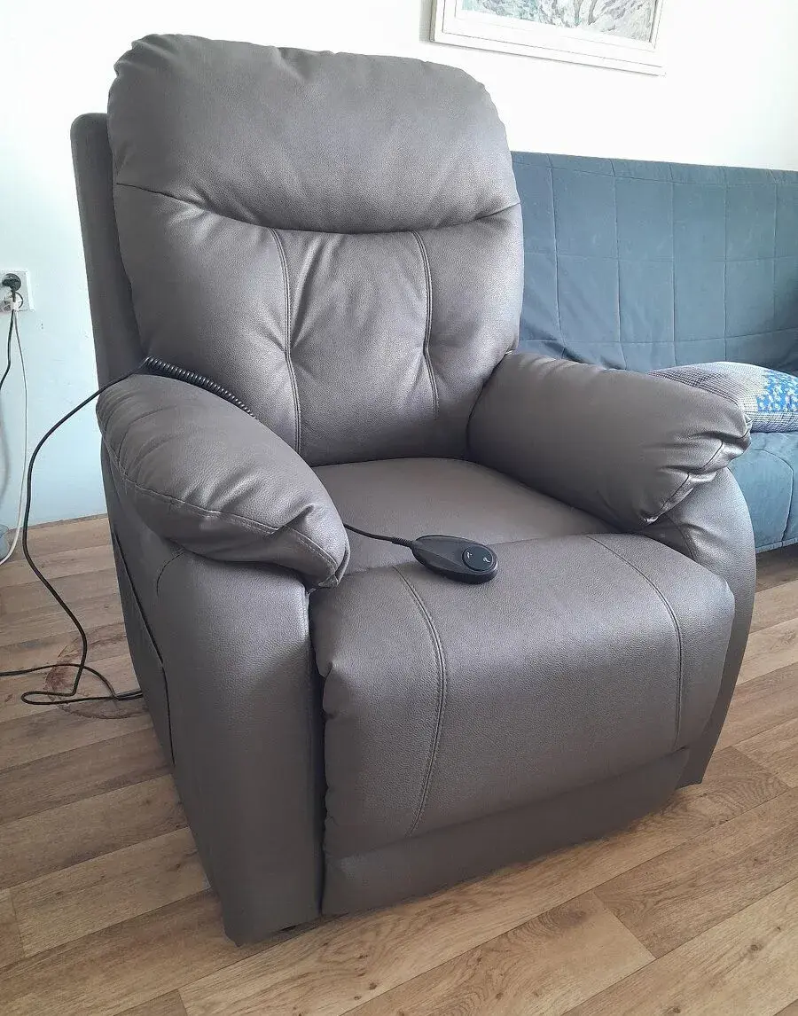 Relaxační křeslo s el. ovládáním v záruce