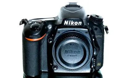 Nikon D750 pouze 23 tis exp STAV
