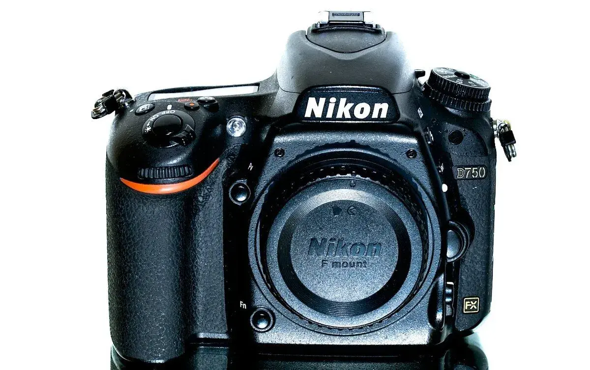 Nikon D750 pouze 23 tis exp STAV