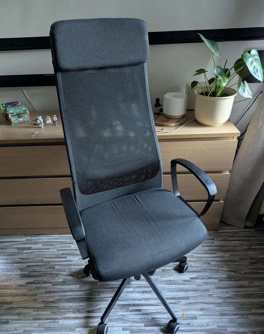 Kancelářská židle Ikea Markus - tmavě šedá