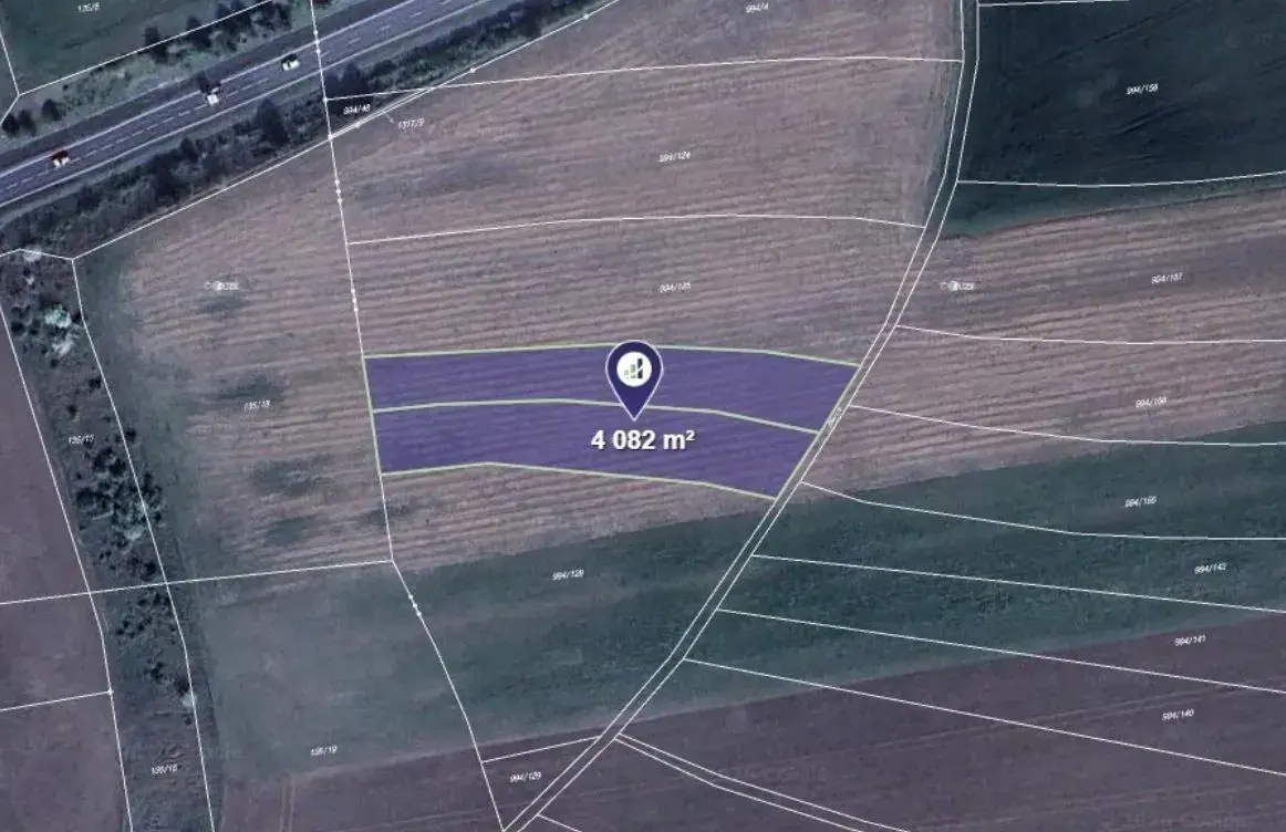 Prodej podílu 1/3 pole 1 361 m², Sazená