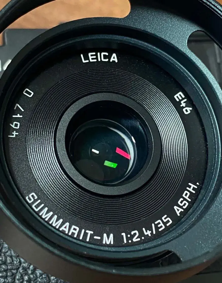 Leica Summarit-M 35mm f/2.4 ASPH – Výborný stav, extrémně os