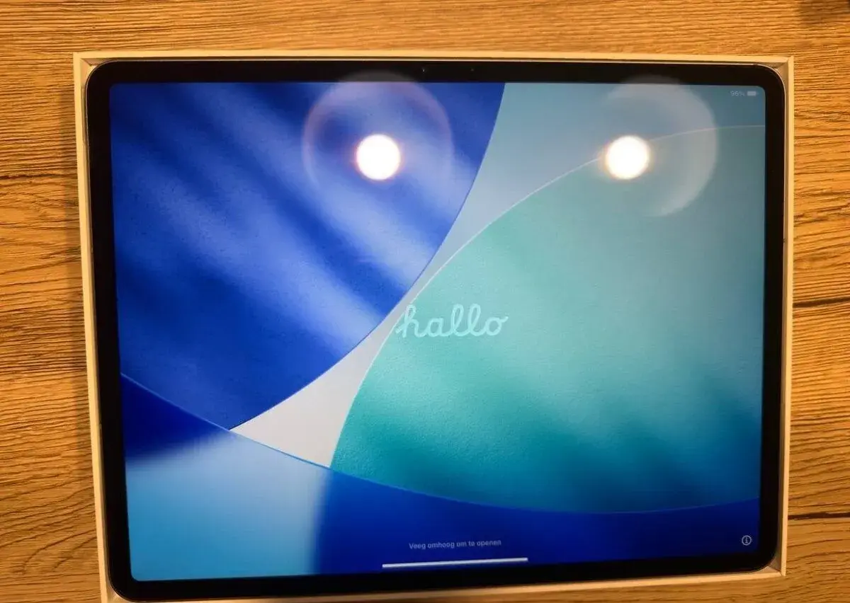 iPad Air 13" M3 256GB Wi-Fi + Cellular, baterie 98 %