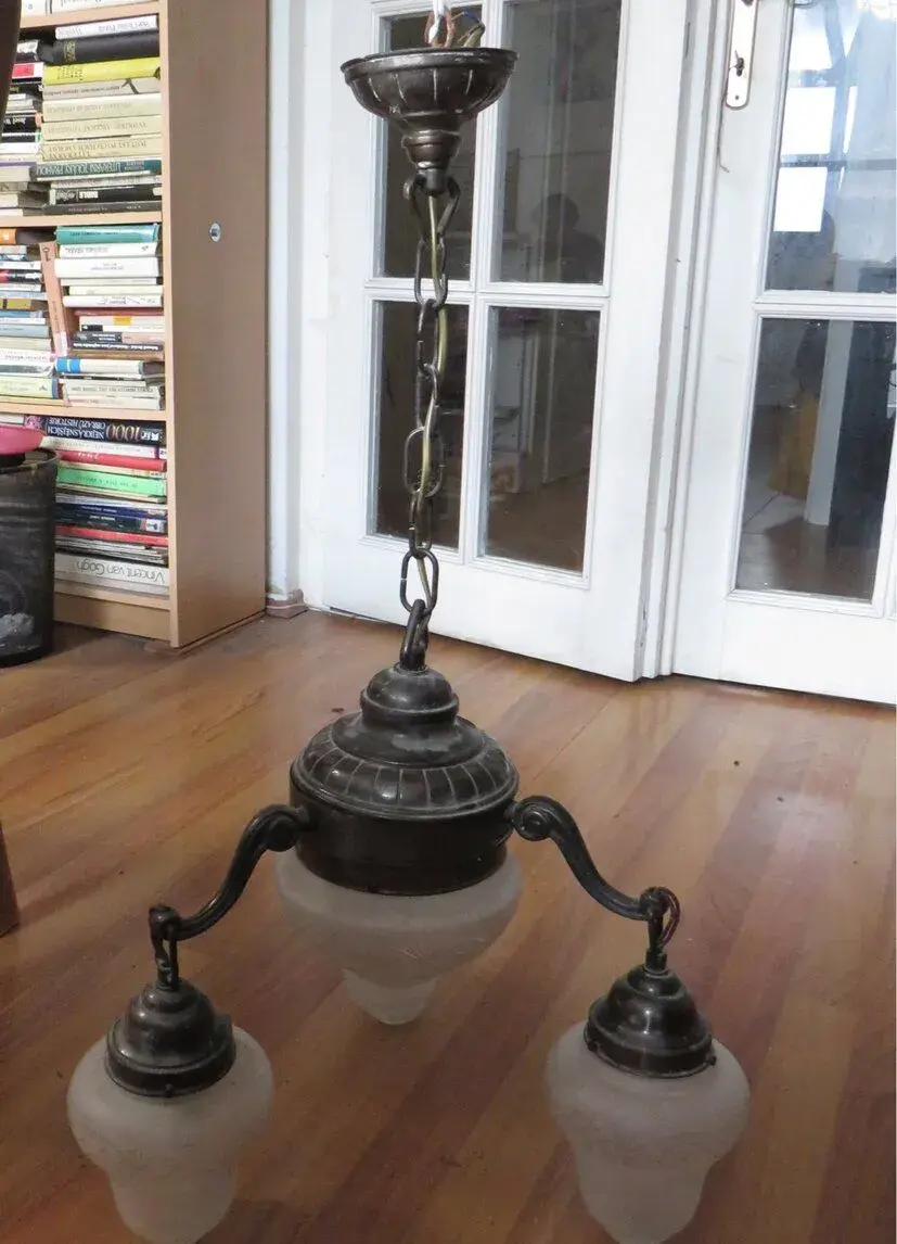 Starožitný tříramenný lustr