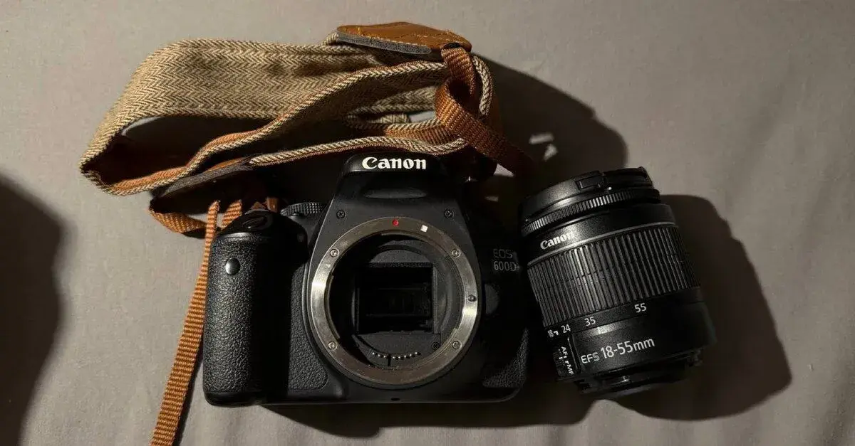 Canon EOS 600D + objektiv Canon EF-S 18–55mm
