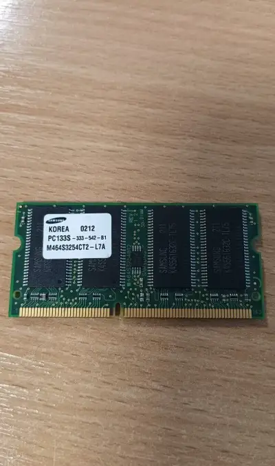 RAM pro notebooky značky Samsung s kapacitou 256 MB.