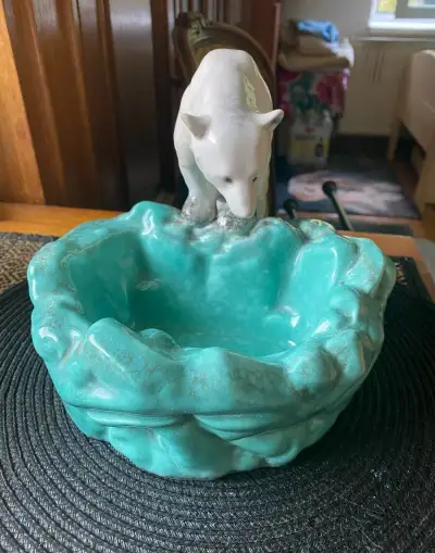 porcelánová soška medvědice Nora