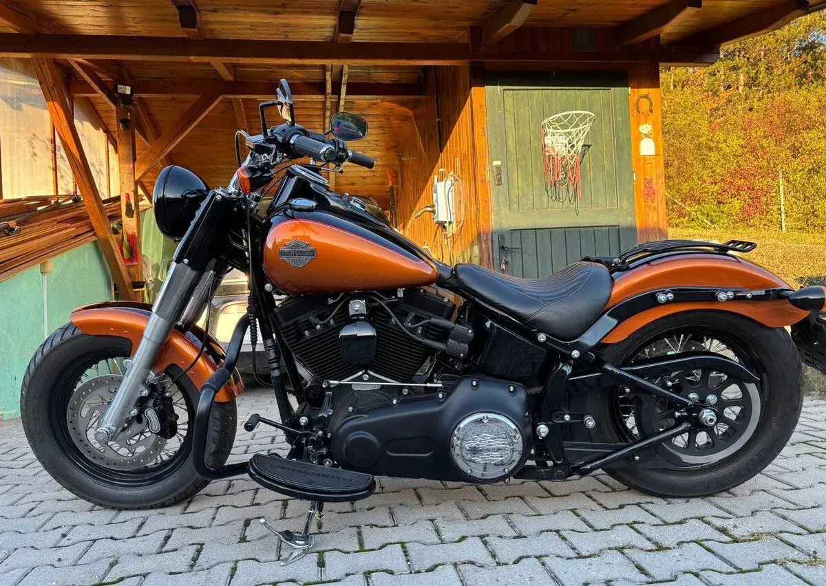 Harley Davidson soft. Slim 103”, r. 2015, naj. 15.800 mil