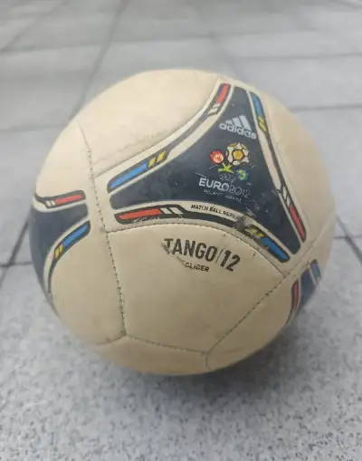 Fotbalový míč Adidas Tango 12