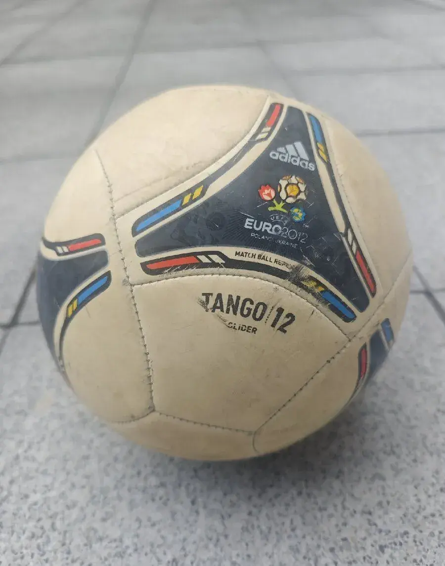 Fotbalový míč Adidas Tango 12