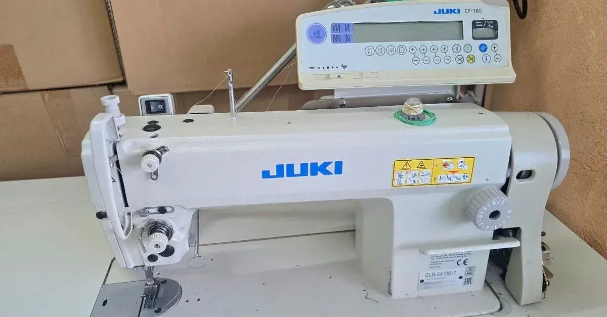Průmyslový aut. šicí stroj jehelní podávání Juki DLN-5410N-7