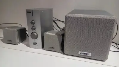 Zesilovač,---CD přehrávač ---, rádio