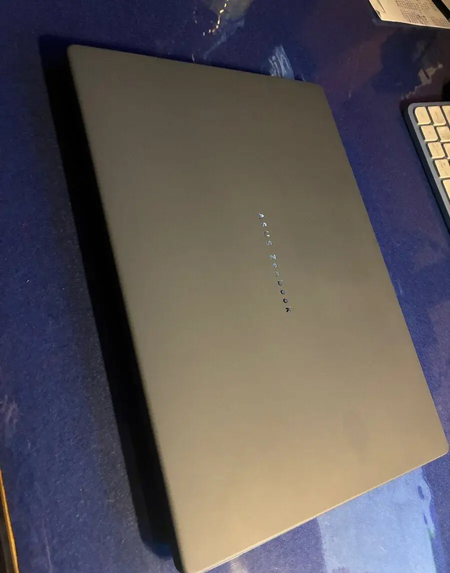 Asus ZenBook A14 32GB/1TB top výbava