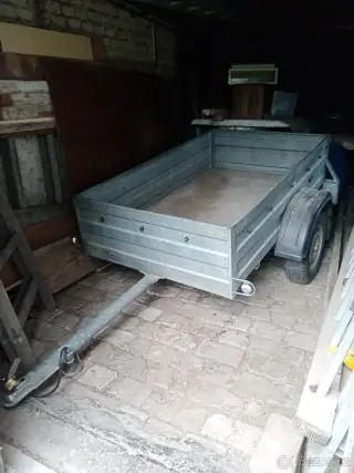 Nákladní přívěs