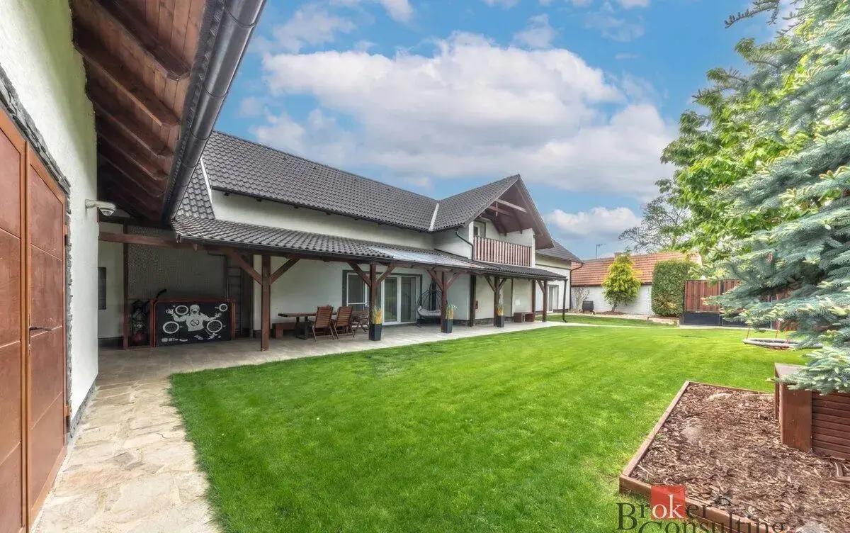 Prodej, domy/rodinný, 291 m2, U Rybníka 2/2, 25064 Zlonín, P
