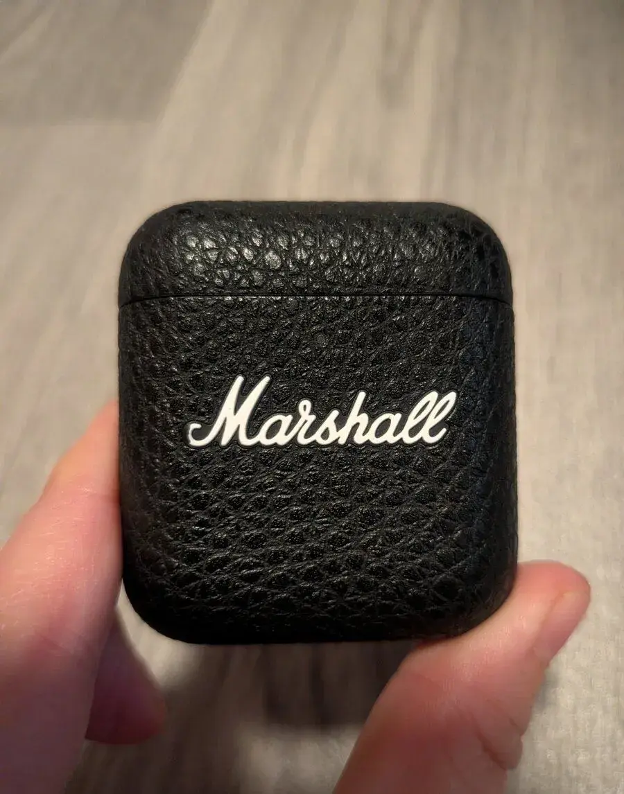 Marshall Minor IV - pravé sluchátko a nabíjecí pouzdro
