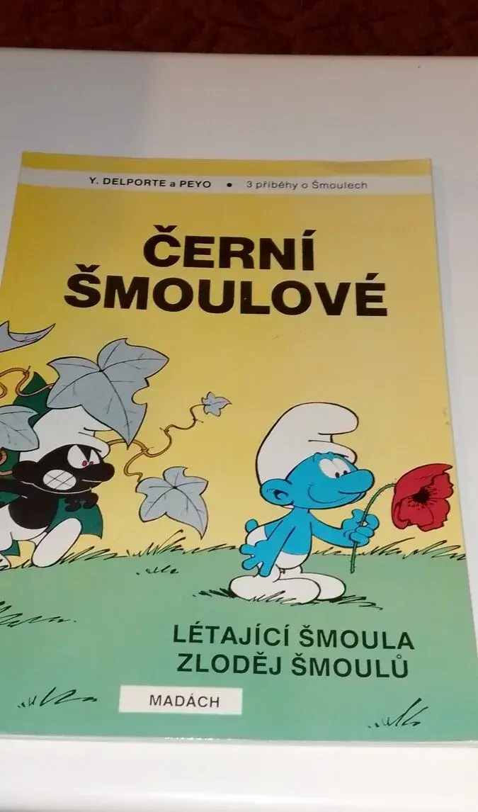 Černí šmoulové komiks velká knížka,jako nová 250kč