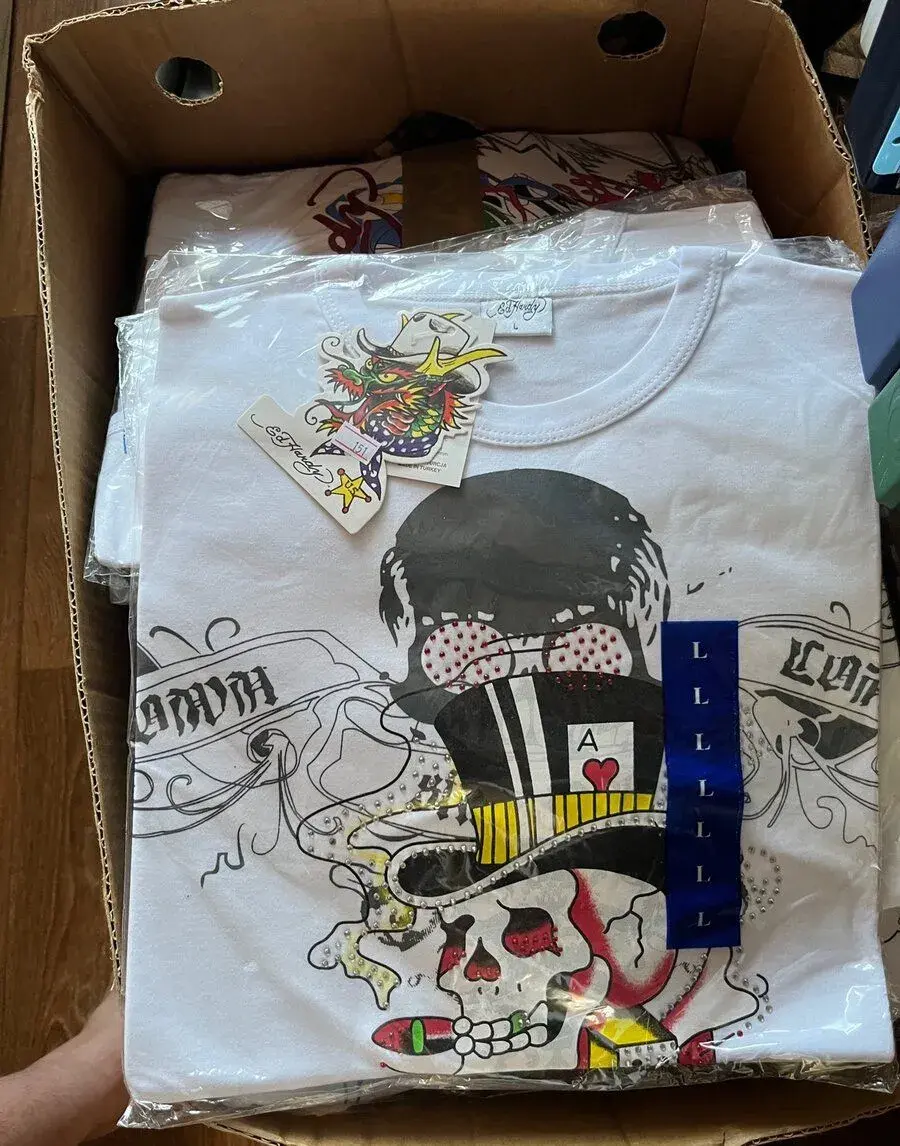 Trika Ed Hardy, různé varianty a velikosti