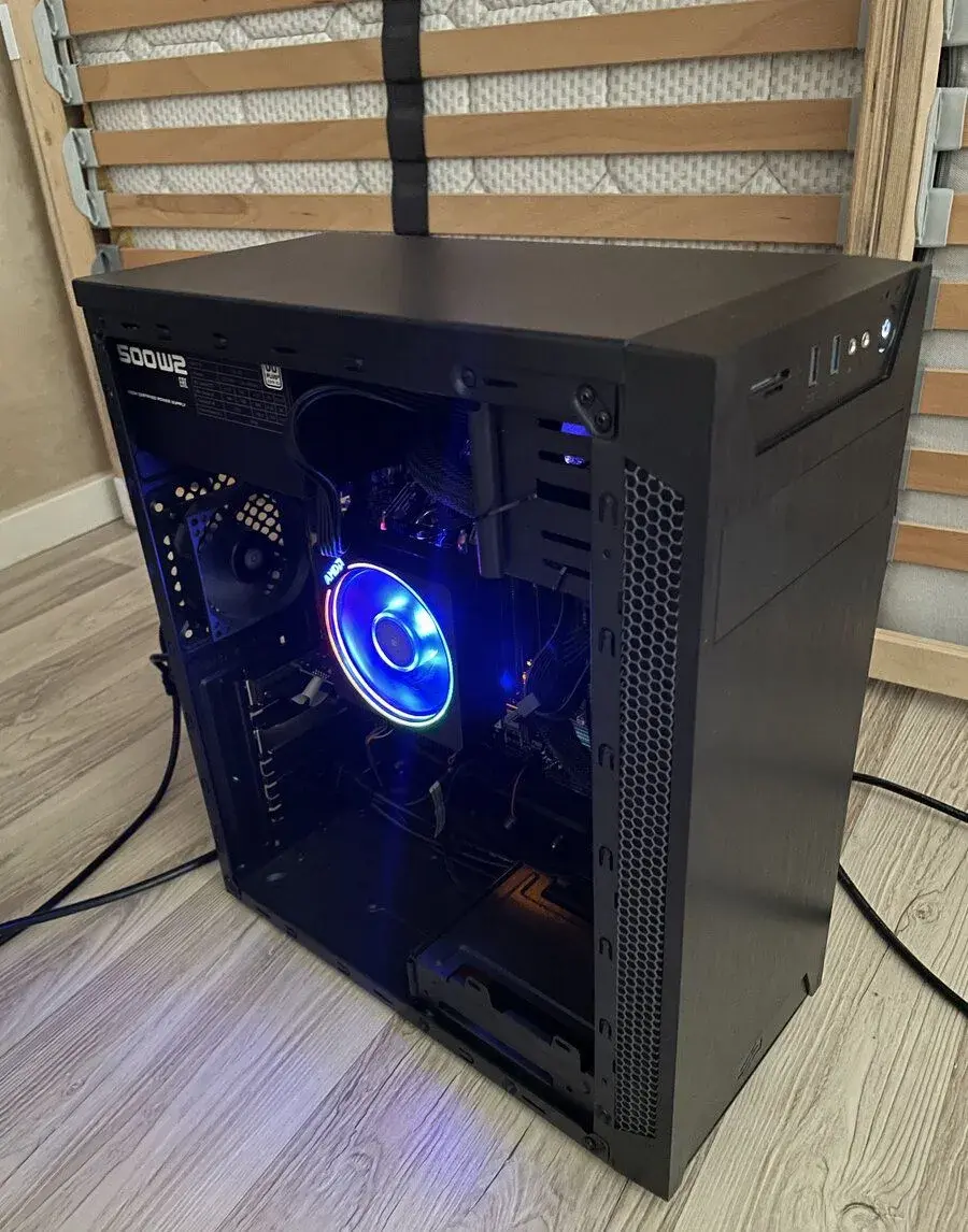 Kompletní PC – Ryzen 7 3700X, 32 GB RAM, NVMe SSD jako nový