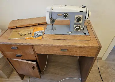 Šicí stroj Veritas 8014/33 se stolkem a návodem