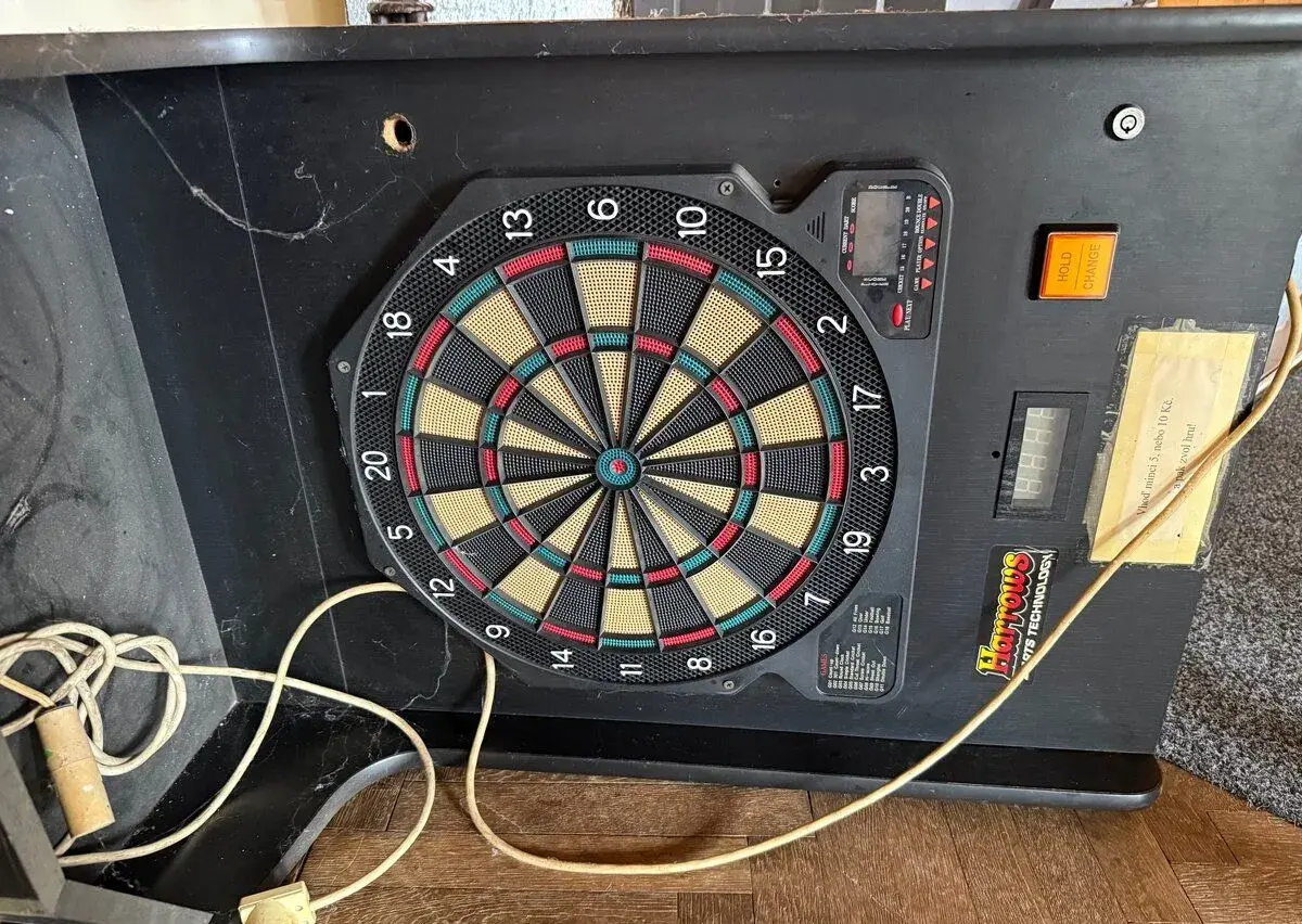 Elektronické šipky s mincovnikem