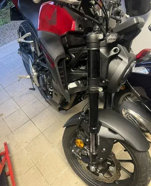 Honda CB 125 R najeto 1400km