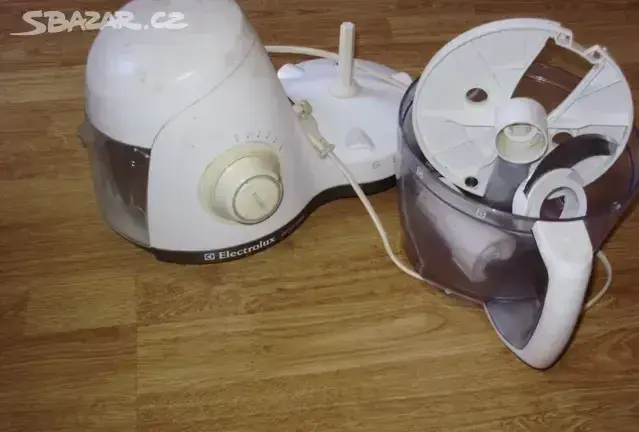 Kuchyňský robot EFP 4100 na náhradní díly/opravu