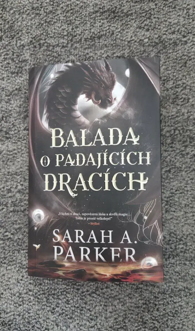 Kniha Balada o padajících dracích