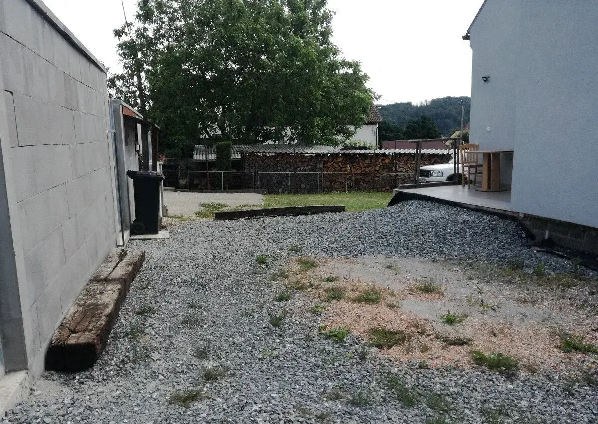 Pronájem parkovacího místa - karavan, loď, kontejner, atd.