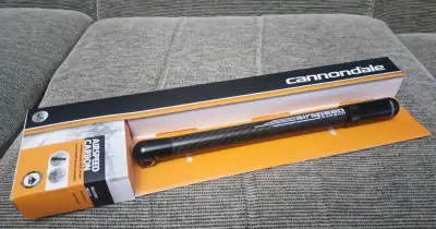 Cannondale pumpa na kolo, carbon