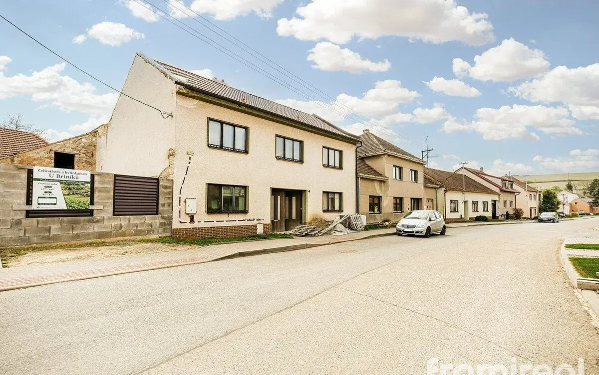 Prodej rodinného domu 200 m², pozemek 1813m², Lovčičky