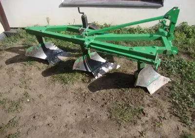 trojradličný pluh