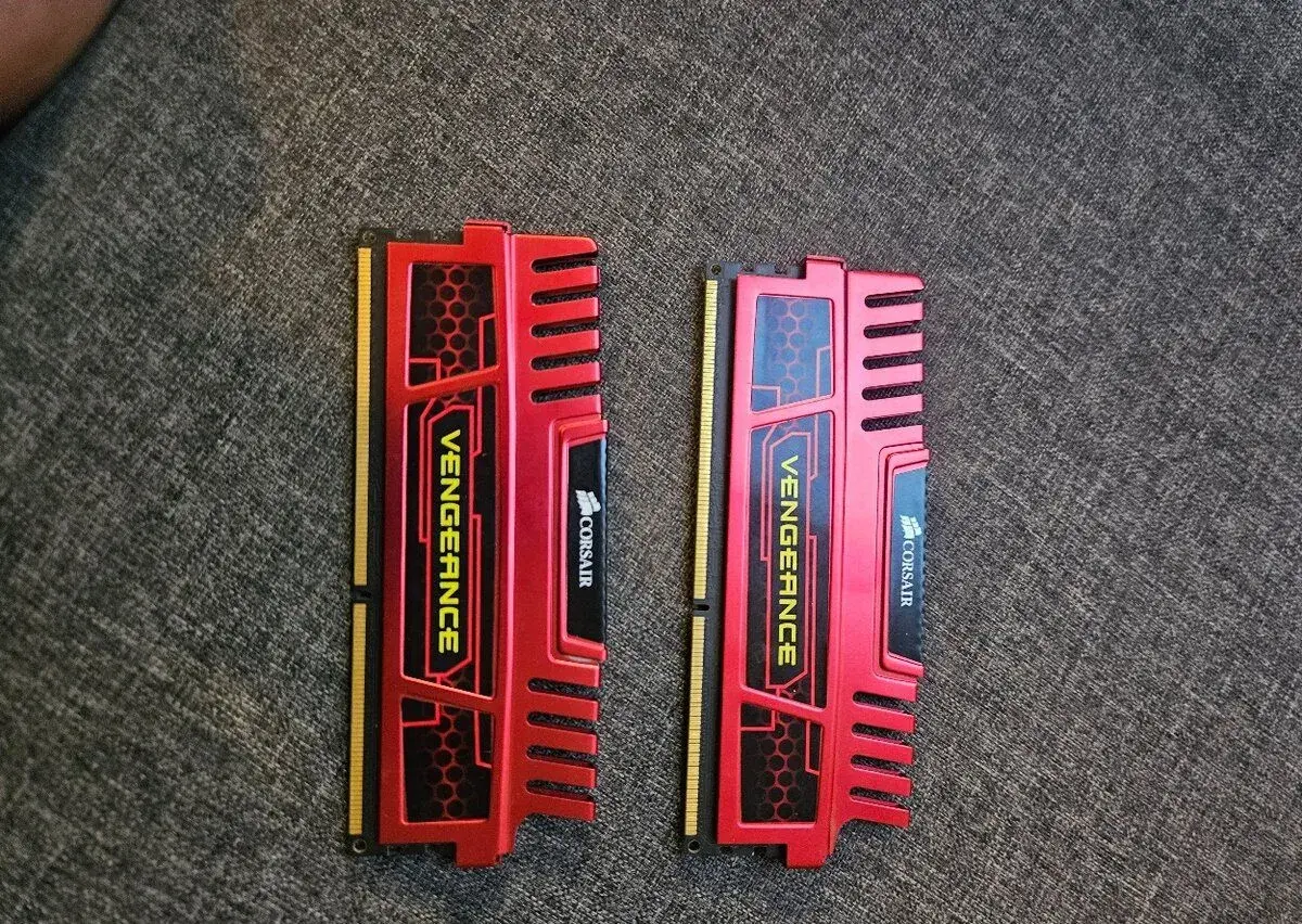 RAM Corsair Vengeance Pro Red 8GB (2x4GB) DDR3 2133MHz CL11