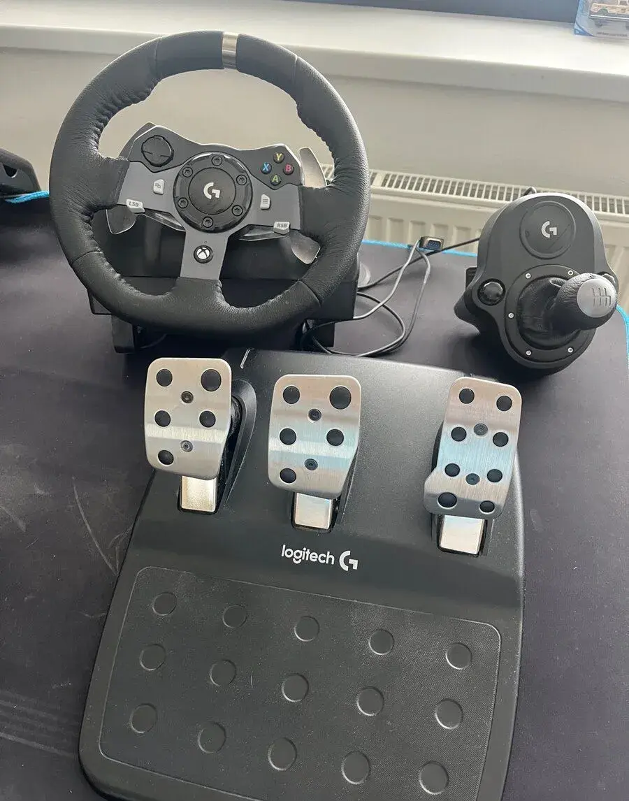 Logitech G920 + Řadicí páka