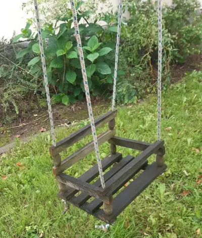 Dětská dřevěná houpačka