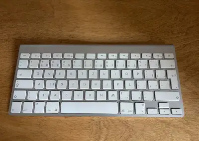 Apple wireless klávesnice A1314