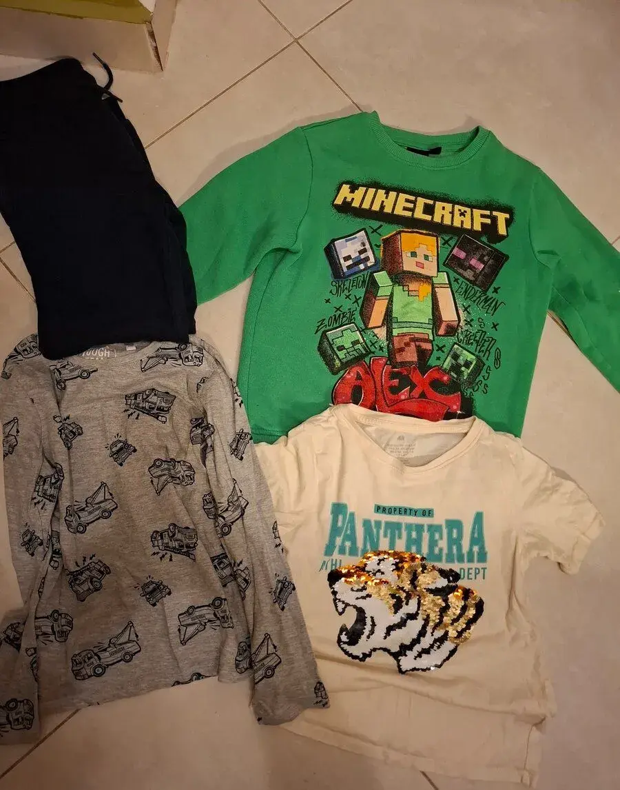 Mikina Minecraft vel.134, 2 ks trička a 1ks teplaky