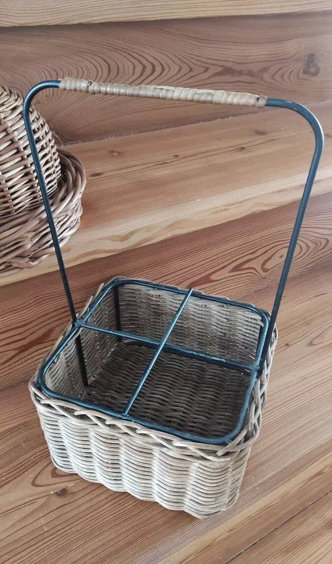 Proutěný nosič na lahve