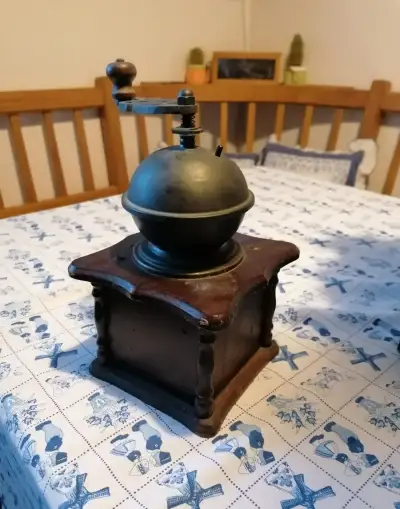 Starožitný mlýnek