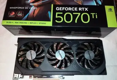 RTX 5070 Ti - Gigabyte Windforce OC V2