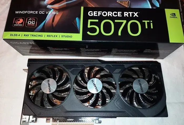 RTX 5070 Ti - Gigabyte Windforce OC V2