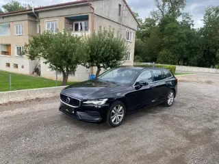 V60Dark Plus 2,0mild hybrid 4x4 2024 106tkm 1maj tov. záruka