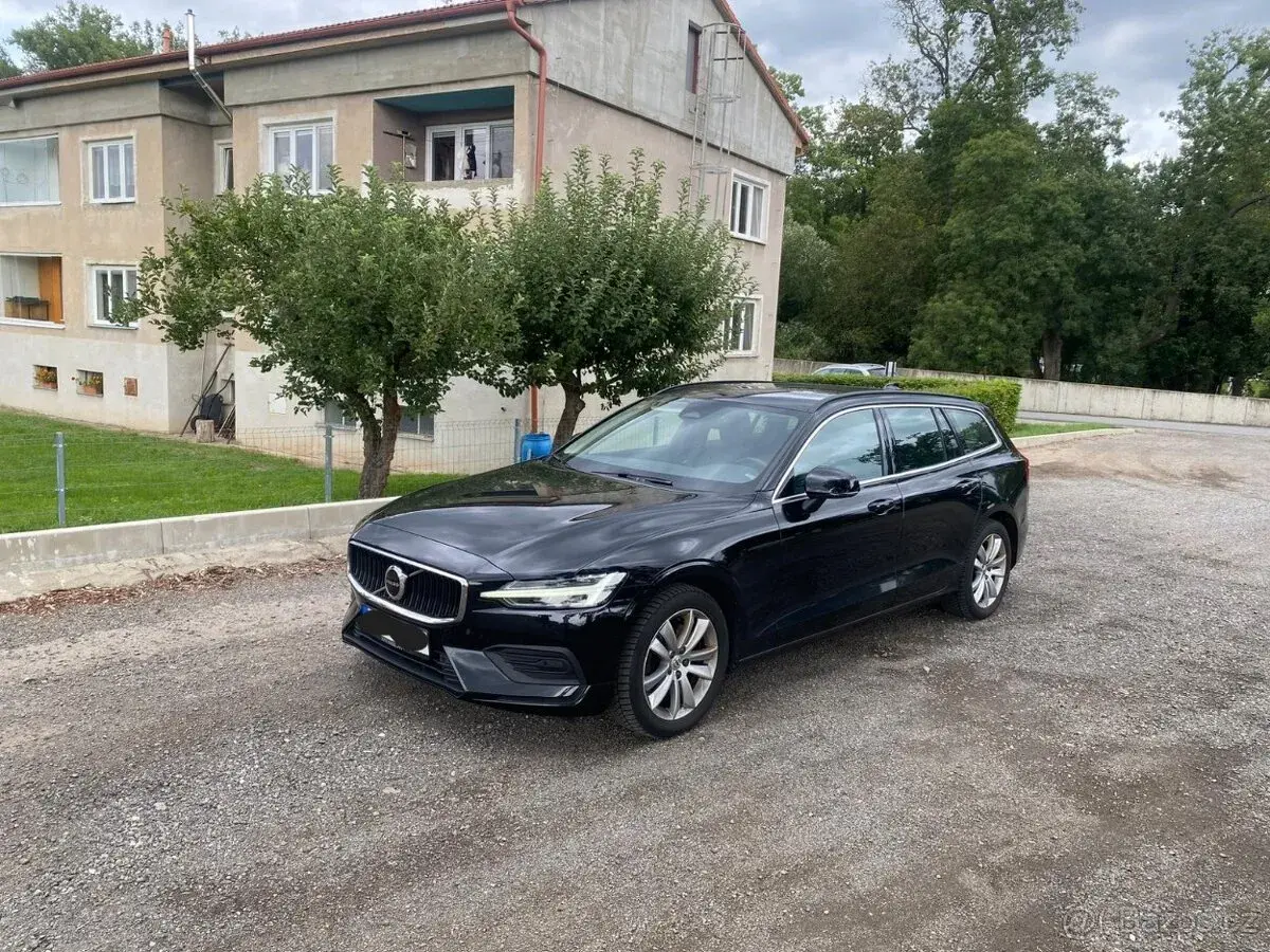 V60Dark Plus 2,0mild hybrid 4x4 2024 106tkm 1maj tov. záruka